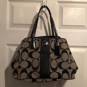 Beautiful Coach Hampton big tote with stripe.